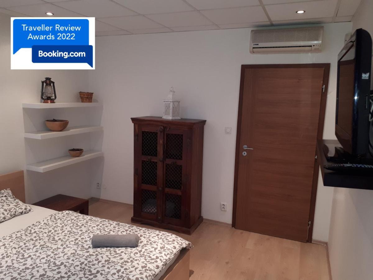 Utulny Apartman V Bratislava 6 Buitenkant foto