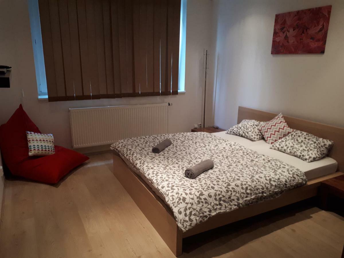 Utulny Apartman V Bratislava 6 Buitenkant foto