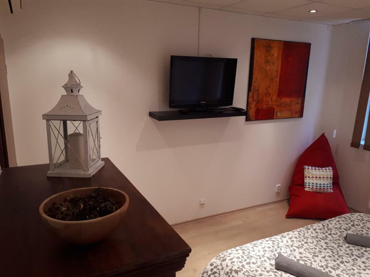 Utulny Apartman V Bratislava 6 Buitenkant foto