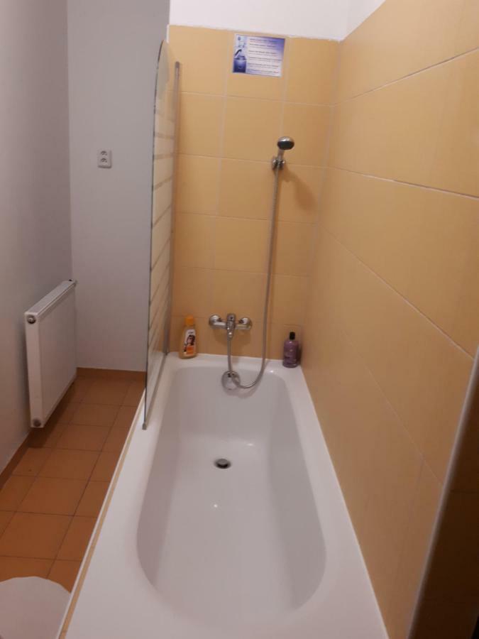 Utulny Apartman V Bratislava 6 Buitenkant foto