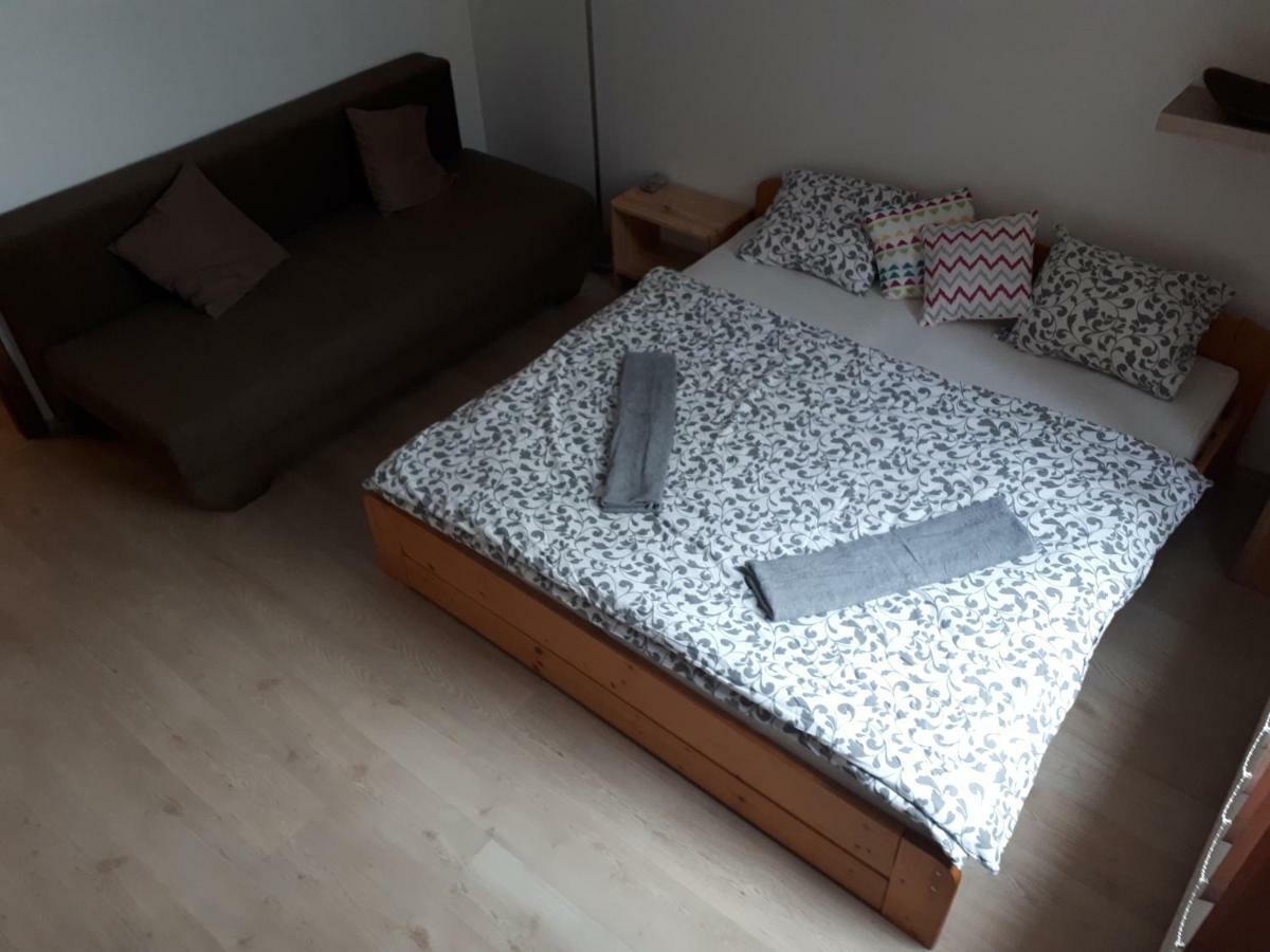 Utulny Apartman V Bratislava 6 Buitenkant foto