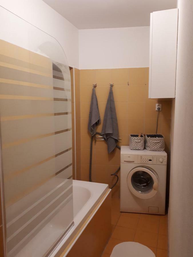 Utulny Apartman V Bratislava 6 Buitenkant foto