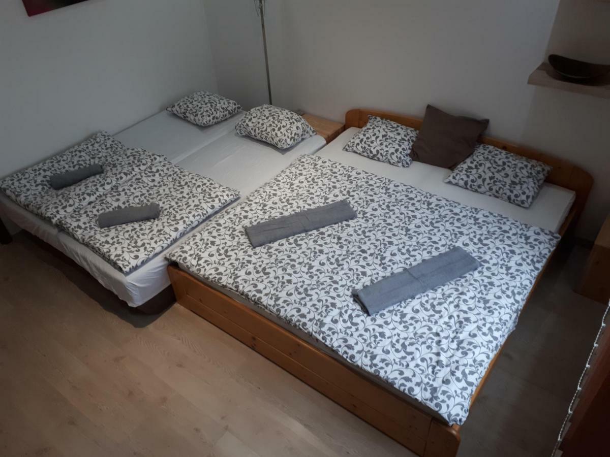 Utulny Apartman V Bratislava 6 Buitenkant foto