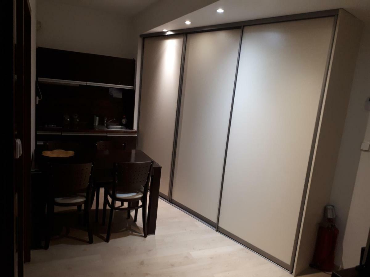 Utulny Apartman V Bratislava 6 Buitenkant foto